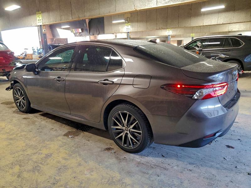 Фото 2 - TOYOTA CAMRY