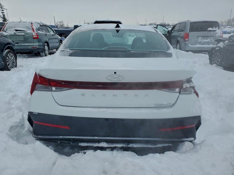 Фото 6 - HYUNDAI ELANTRA