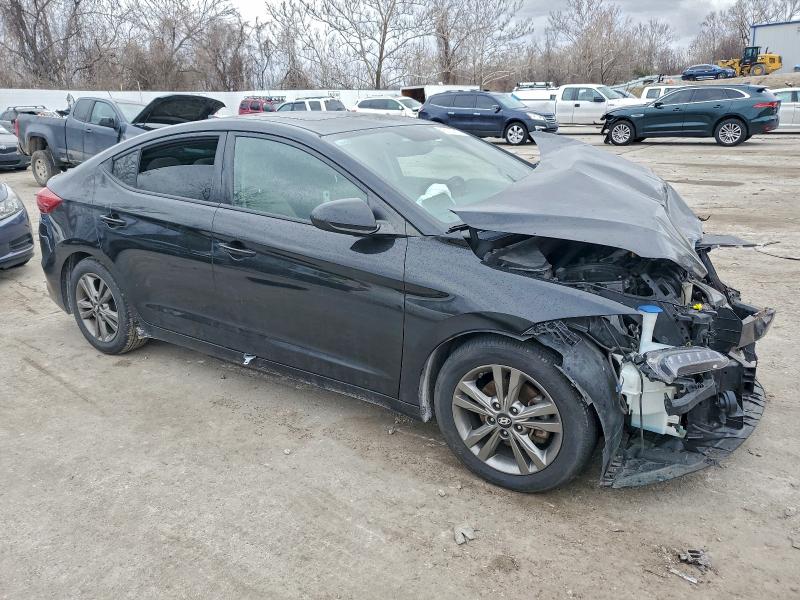 Фото 4 - HYUNDAI ELANTRA