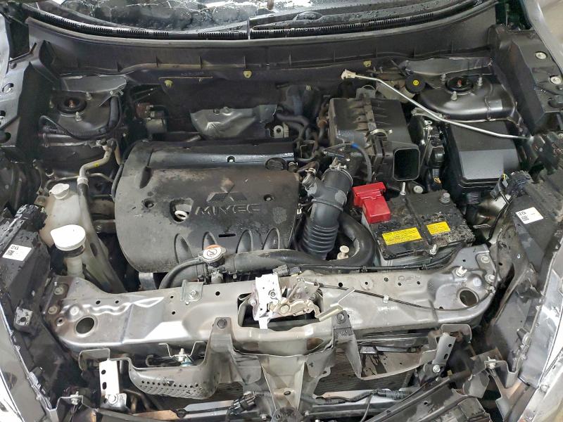 Фото 12 - MITSUBISHI OUTLANDER