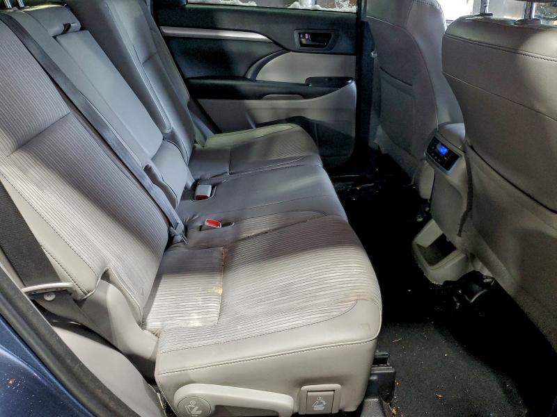 Фото 11 - TOYOTA HIGHLANDER