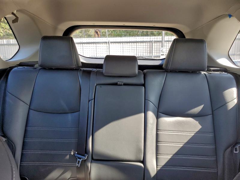 Фото 10 - TOYOTA RAV4