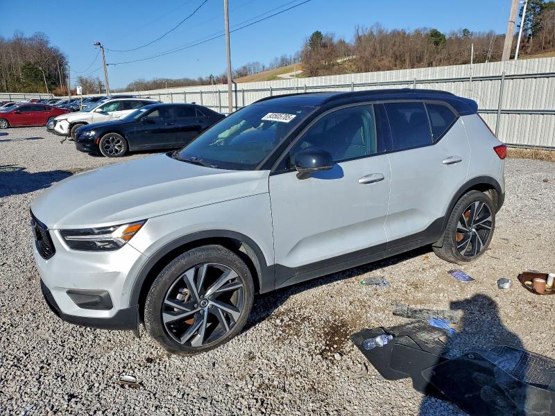 Фото 1 - VOLVO XC40