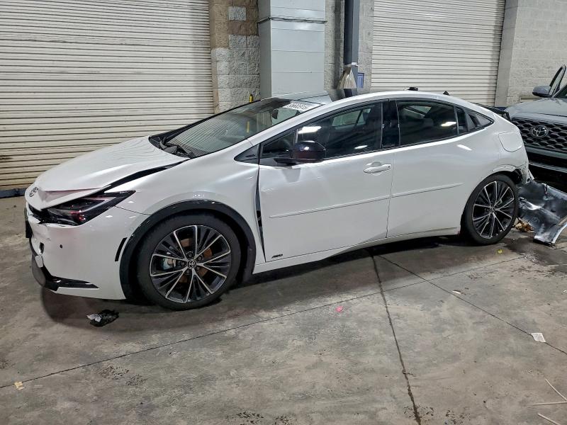 Фото 1 - TOYOTA PRIUS