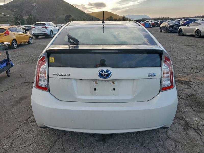 Фото 6 - TOYOTA PRIUS