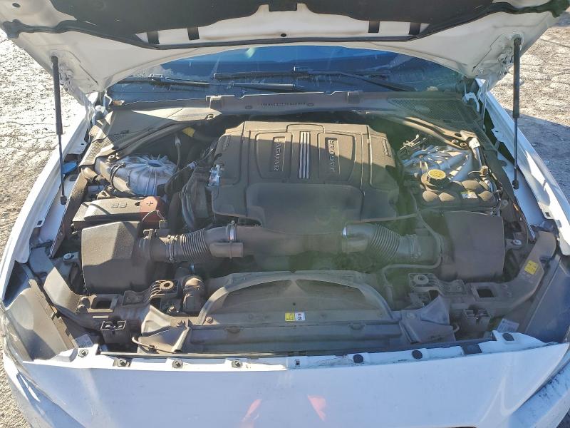 Фото 11 - JAGUAR XE