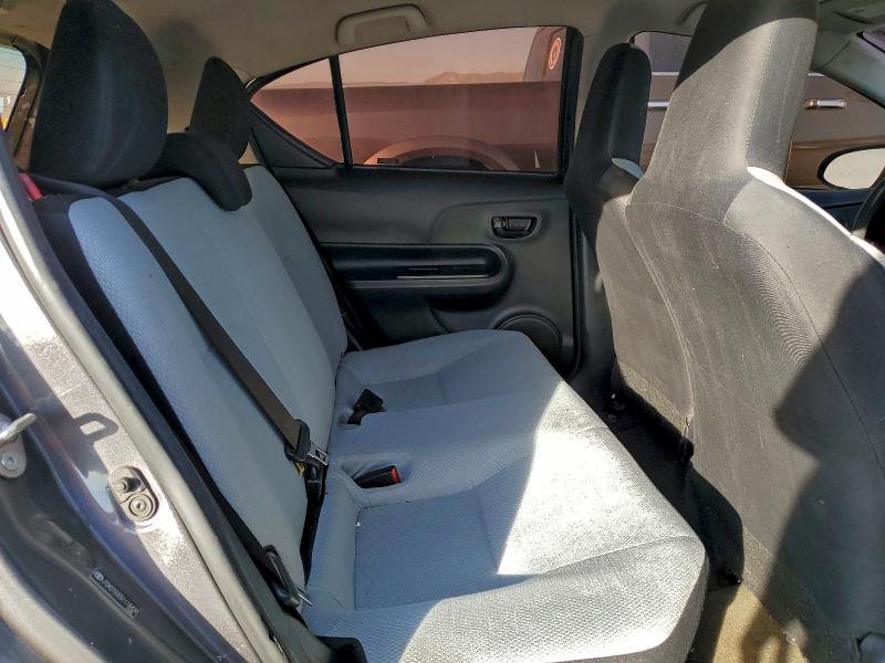 Фото 10 - TOYOTA PRIUS