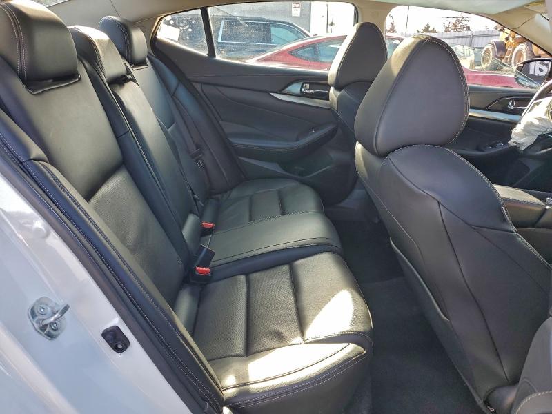 Фото 10 - NISSAN MAXIMA