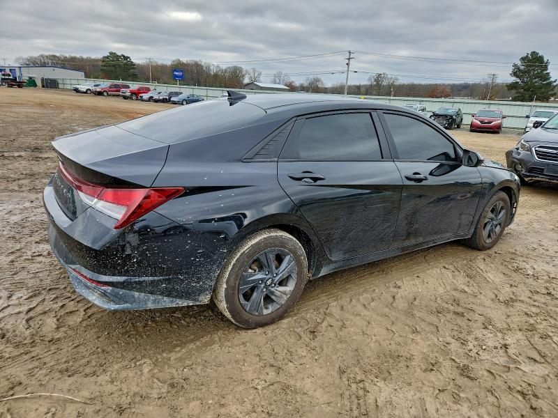 Фото 3 - HYUNDAI ELANTRA