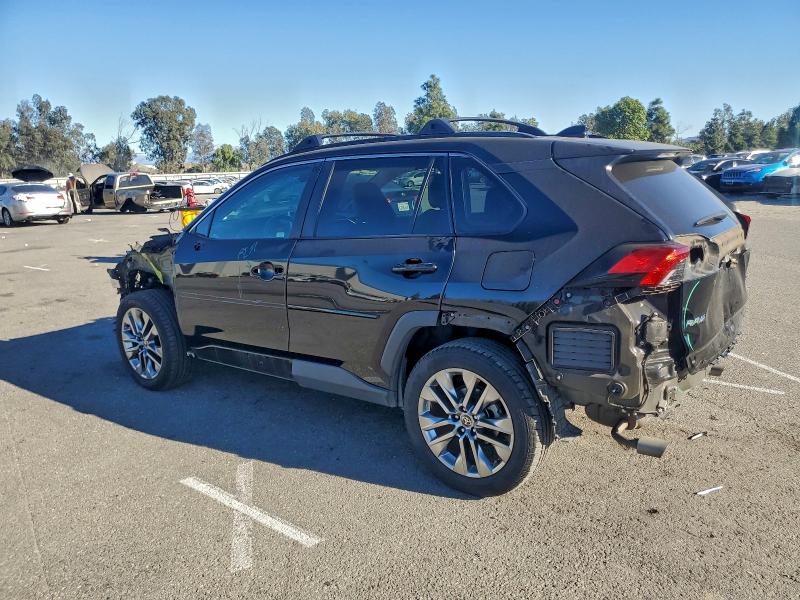 Фото 2 - TOYOTA RAV4