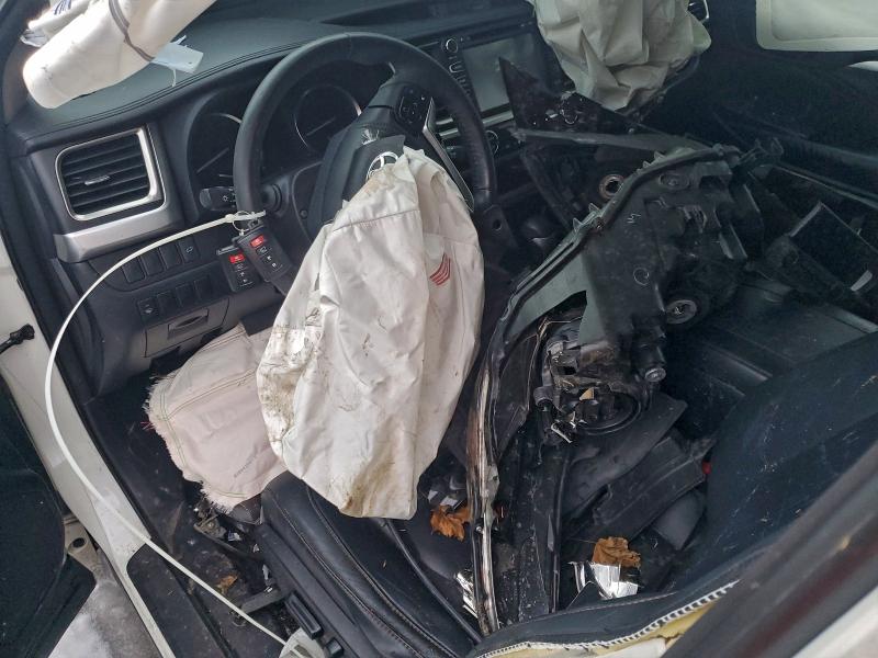 Фото 8 - TOYOTA HIGHLANDER