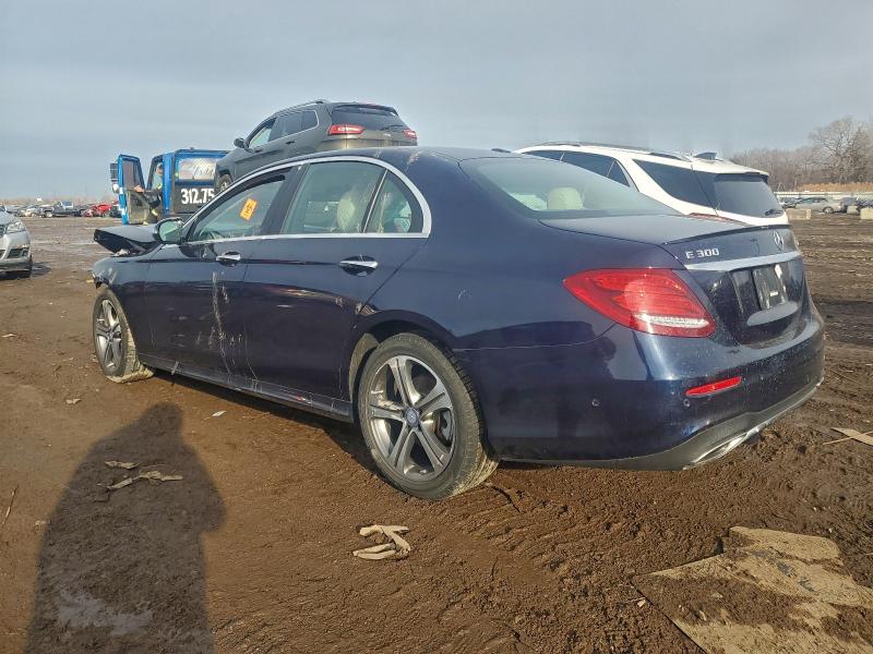 Фото 2 - MERCEDES-BENZ E-CLASS