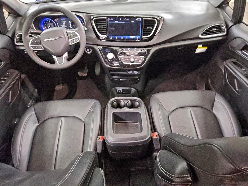 Фото 8 - CHRYSLER MINIVAN