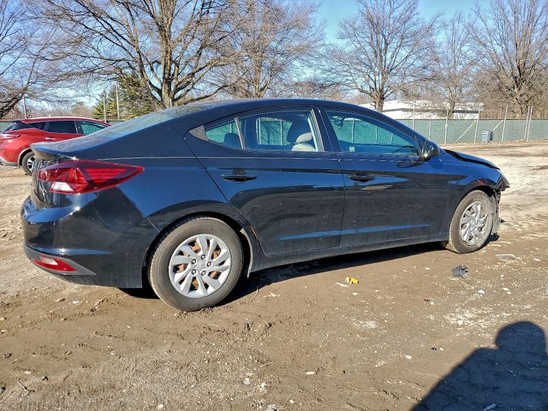 Фото 3 - HYUNDAI ELANTRA