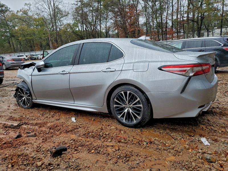 Фото 2 - TOYOTA CAMRY