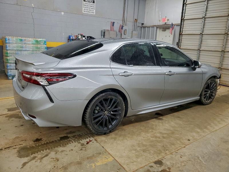 Фото 3 - TOYOTA CAMRY