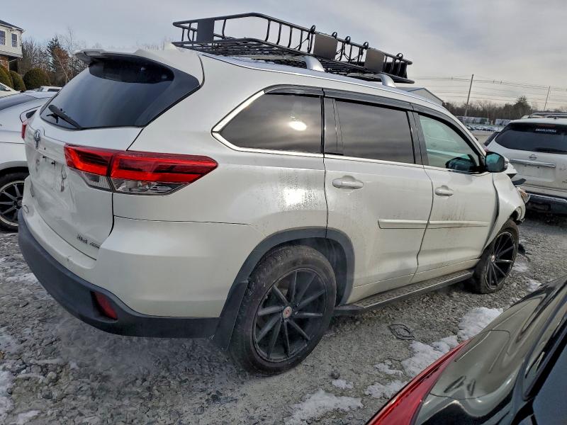 Фото 3 - TOYOTA HIGHLANDER