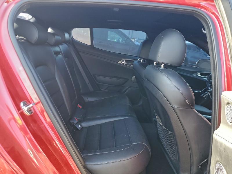 Фото 10 - KIA STINGER