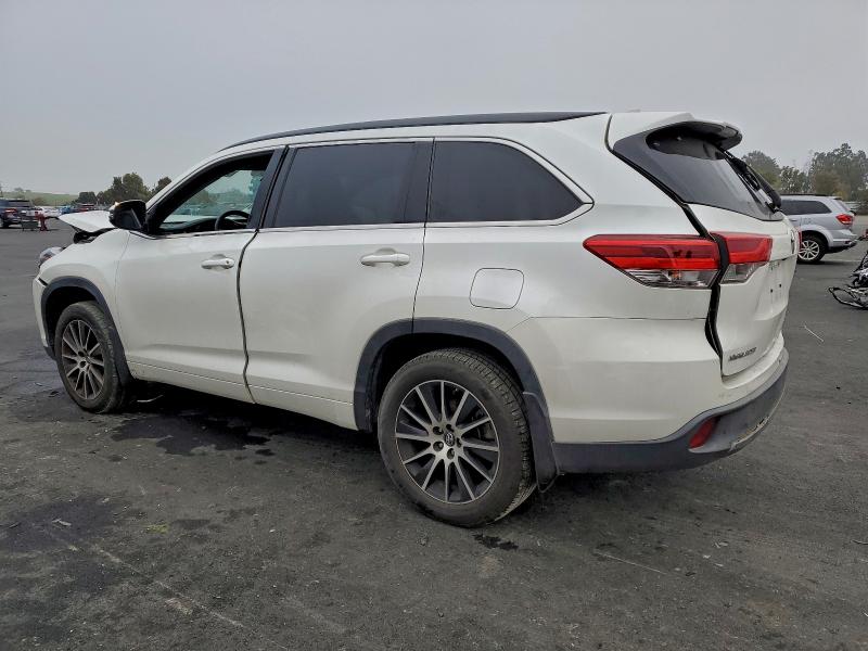 Фото 2 - TOYOTA HIGHLANDER
