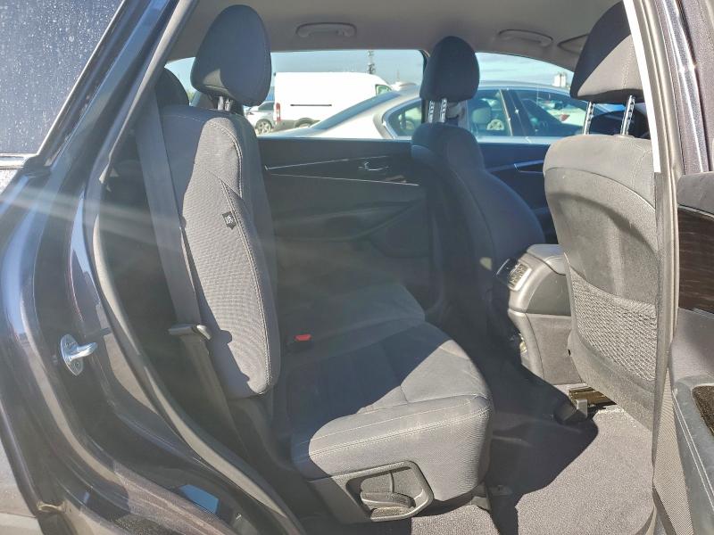 Фото 10 - KIA SORENTO