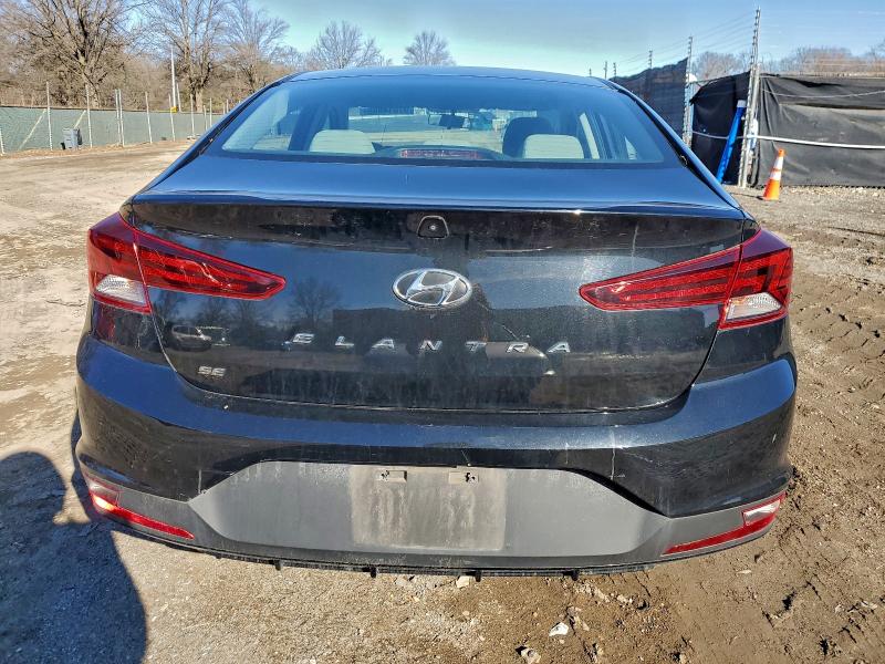 Фото 6 - HYUNDAI ELANTRA