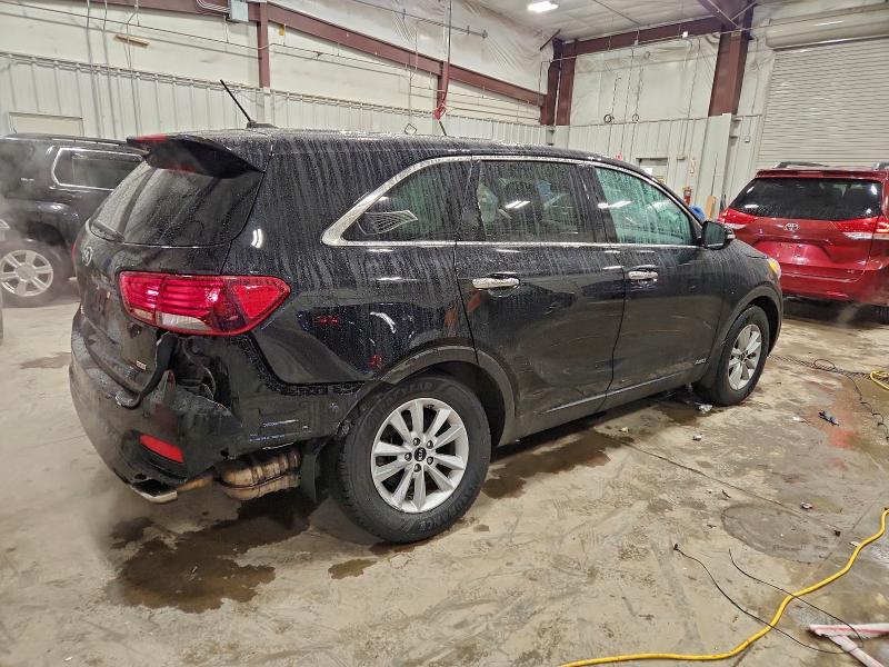 Фото 3 - KIA SORENTO