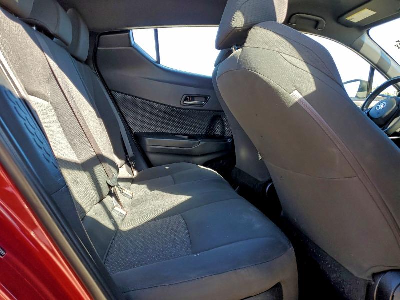 Фото 11 - TOYOTA C-HR