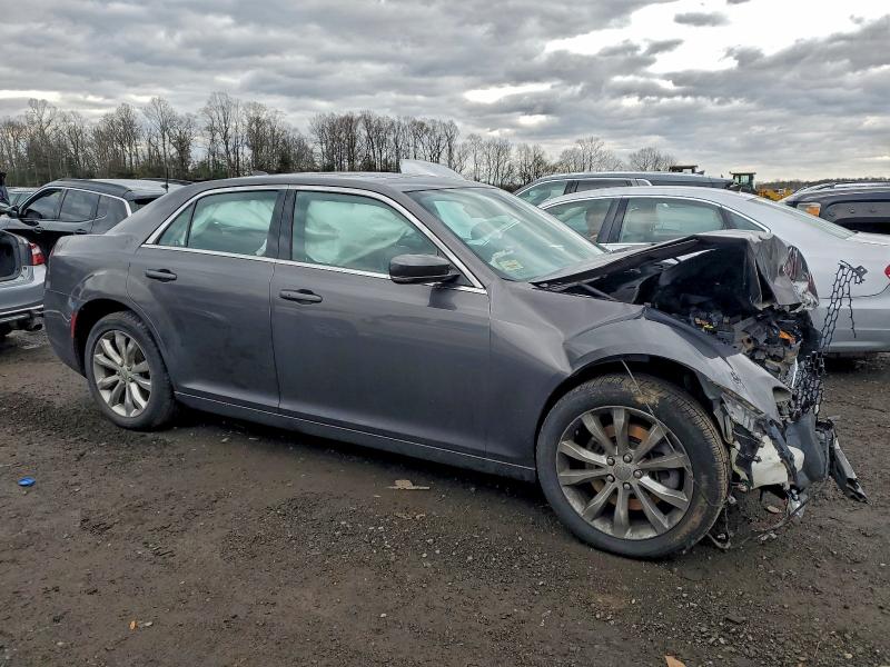 Фото 4 - CHRYSLER 300