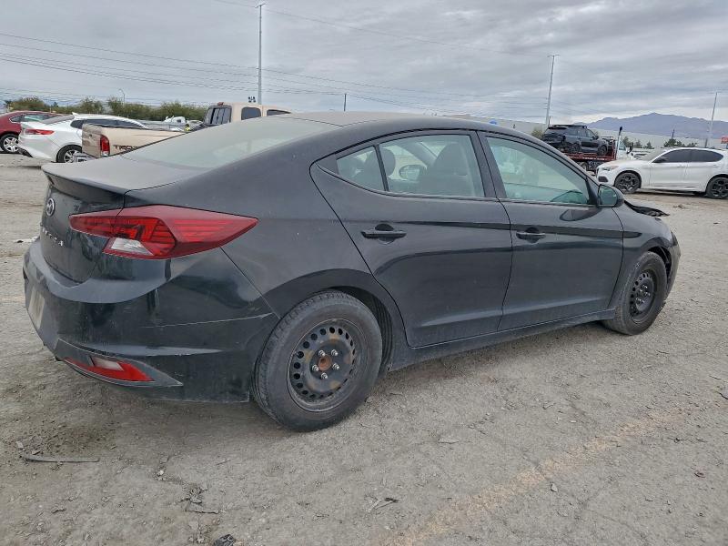 Фото 3 - HYUNDAI ELANTRA