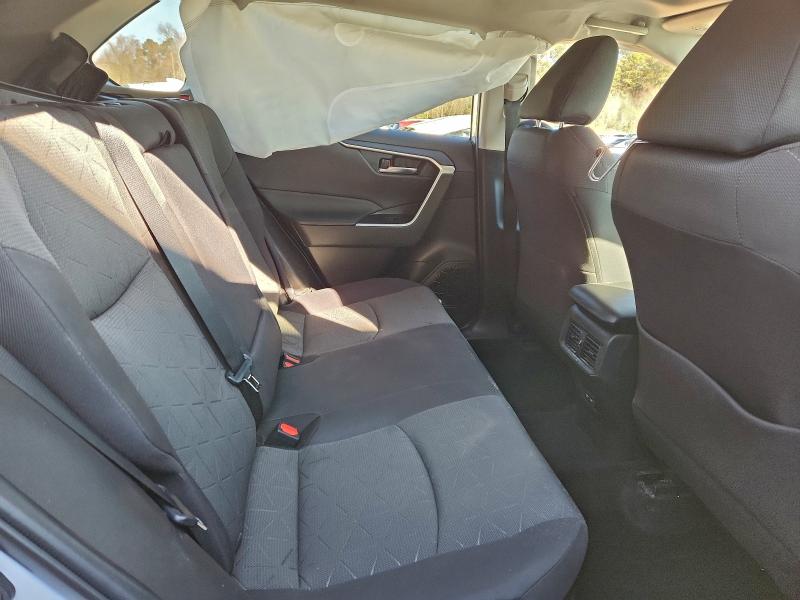 Фото 10 - TOYOTA RAV4