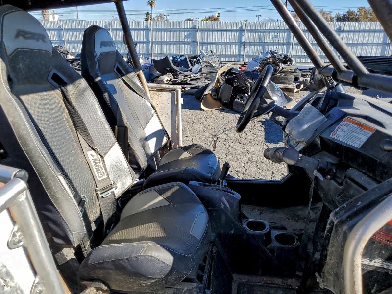 POLARIS SIDEBYSIDE 2011