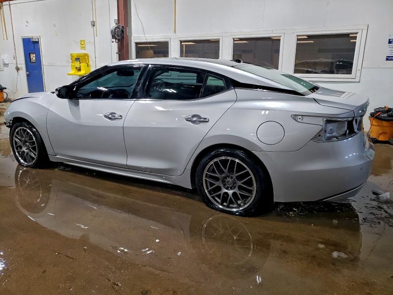 Фото 2 - NISSAN MAXIMA