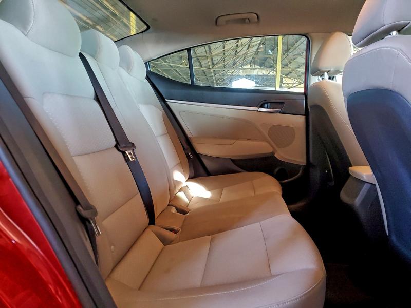 Фото 10 - HYUNDAI ELANTRA