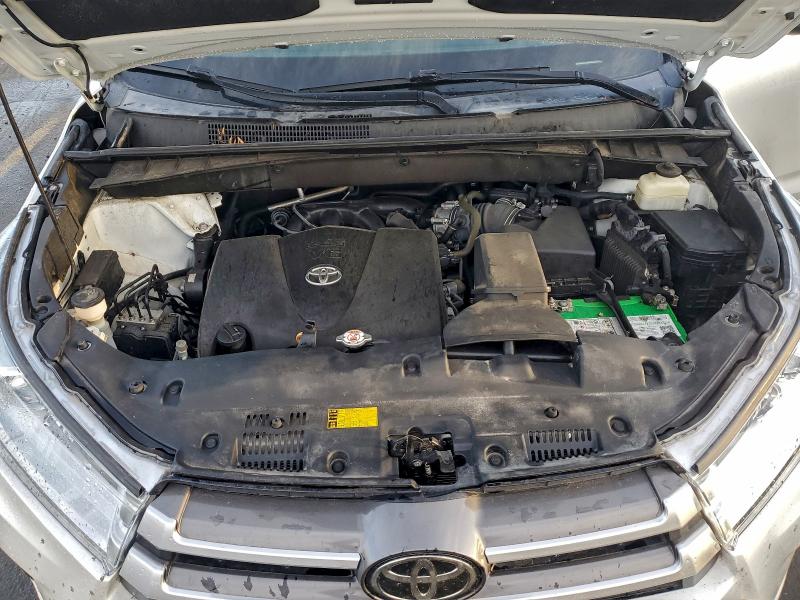 Фото 12 - TOYOTA HIGHLANDER