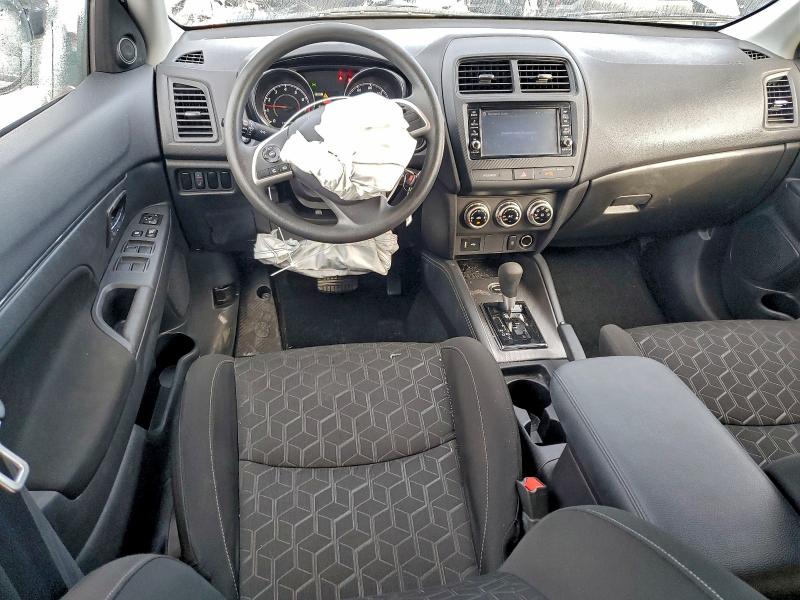 Фото 8 - MITSUBISHI OUTLANDER