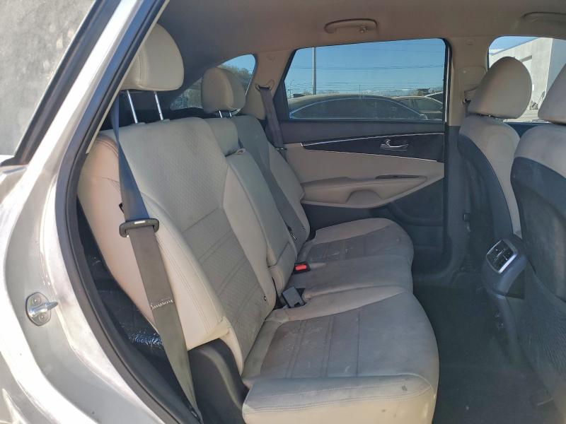 Фото 11 - KIA SORENTO