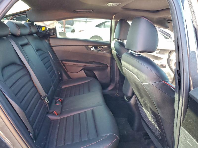 Фото 10 - KIA FORTE