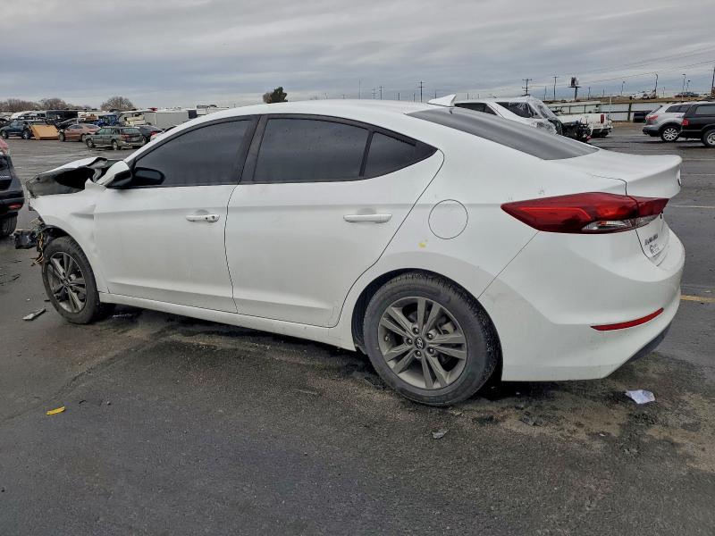 Фото 2 - HYUNDAI ELANTRA