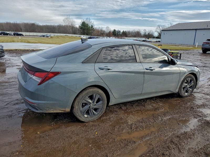 Фото 3 - HYUNDAI ELANTRA