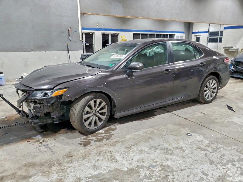 Фото 1 - TOYOTA CAMRY