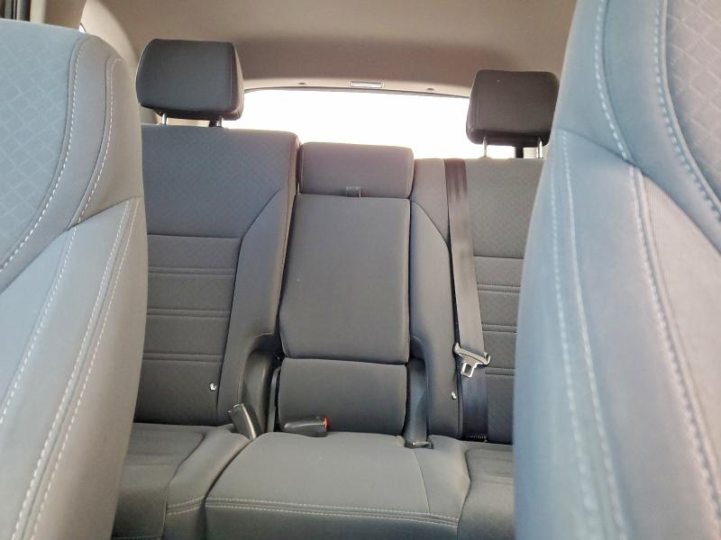 Фото 10 - KIA SORENTO