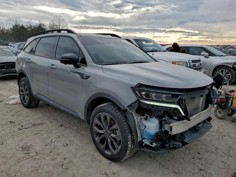 Фото 4 - KIA SORENTO