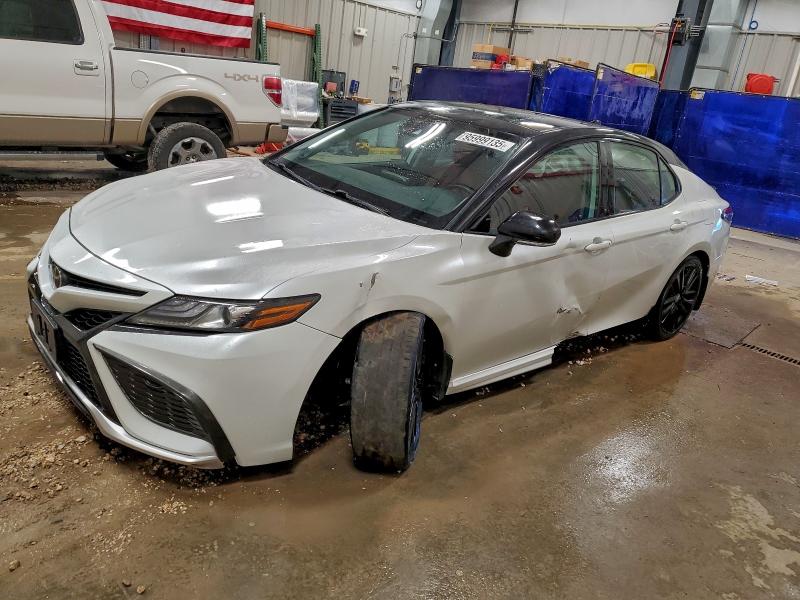 Фото 1 - TOYOTA CAMRY