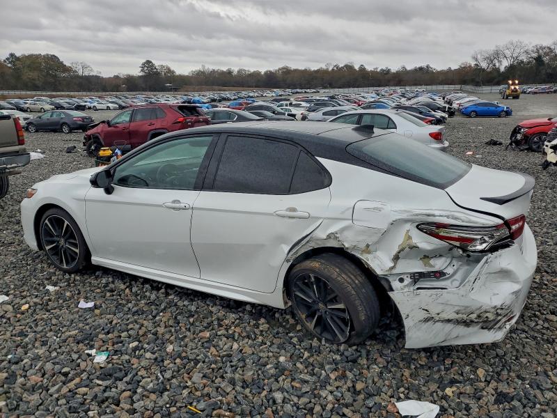 Фото 2 - TOYOTA CAMRY