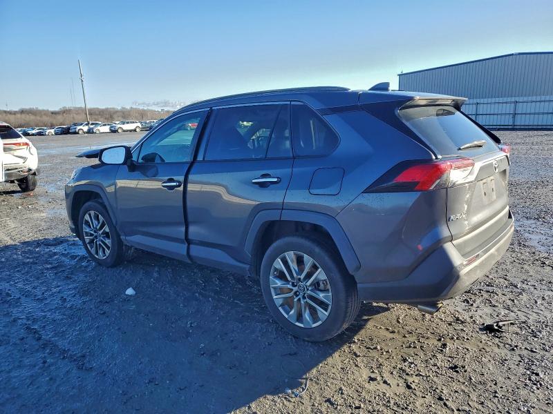 Фото 2 - TOYOTA RAV4