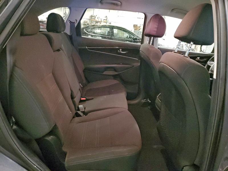 Фото 11 - KIA SORENTO