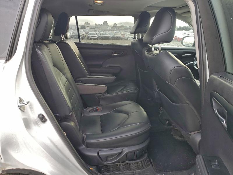 Фото 11 - TOYOTA HIGHLANDER