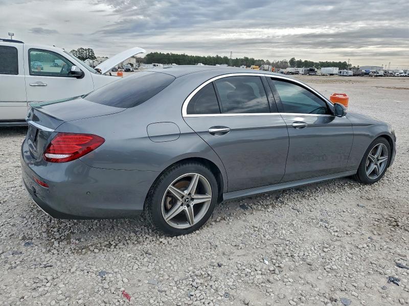 Фото 3 - MERCEDES-BENZ E-CLASS