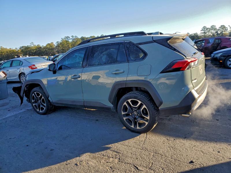 Фото 2 - TOYOTA RAV4