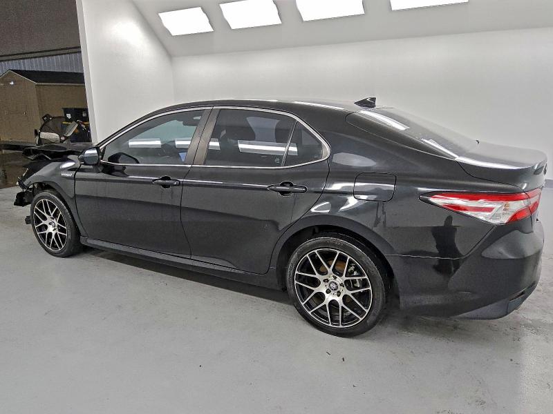 Фото 2 - TOYOTA CAMRY